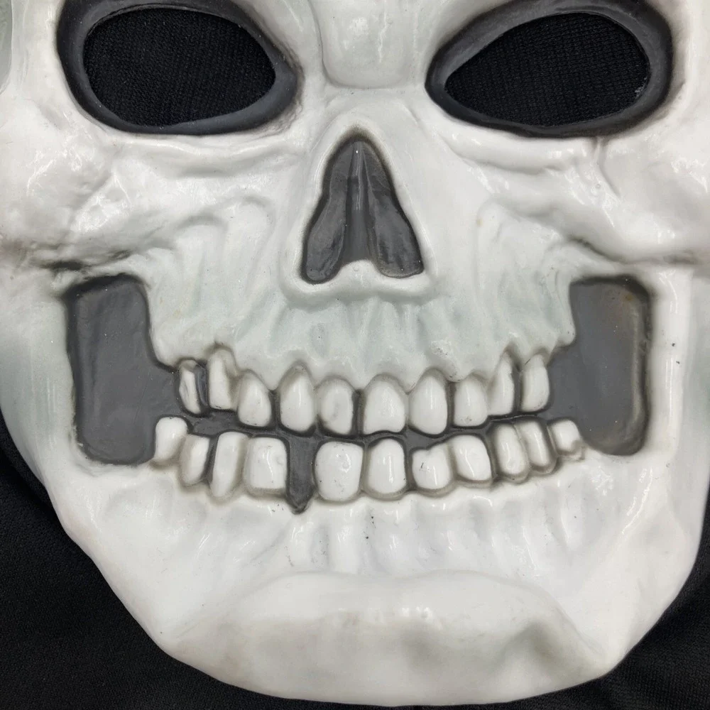 Easter Unlimited Fun World Grinning Skull Skeleton Shroud Halloween Mask Costume